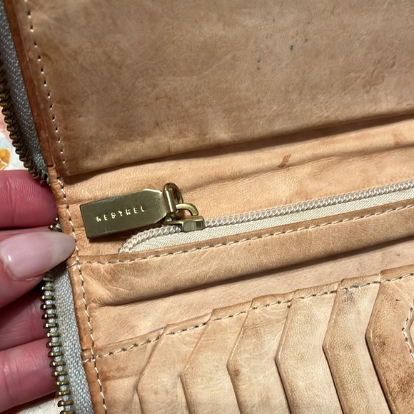 Kestrel Deltille Wallet Wristlet Clutch - Picture 9 of 9